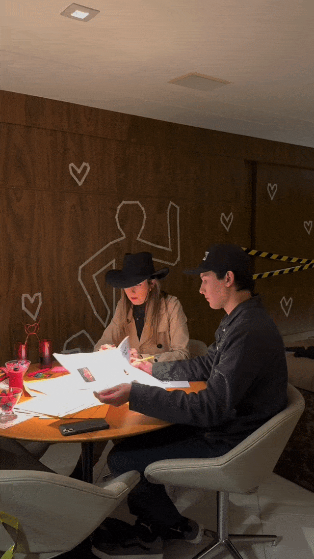 Investigadores jogando